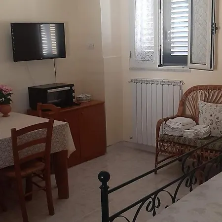 فندق مبيت وإفطار Casa Lorella ماسّا لوبْرينسِ