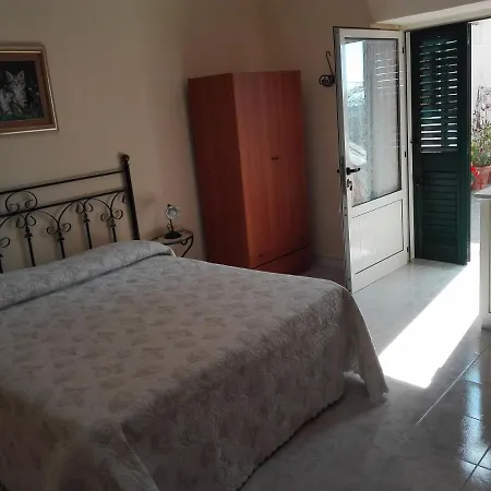 Casa Lorella ماسّا لوبْرينسِ