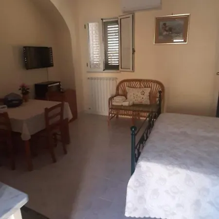 Casa Lorella فندق مبيت وإفطار ماسّا لوبْرينسِ